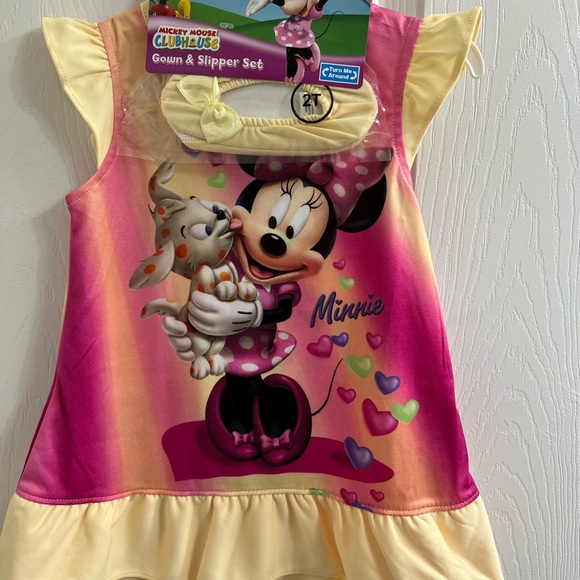Mickey Mouse club house girls 2t nightgown and slipper set - Picture 3 of 3